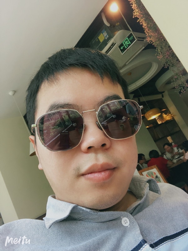 月台等路人的第一张照片--柘荣相亲网